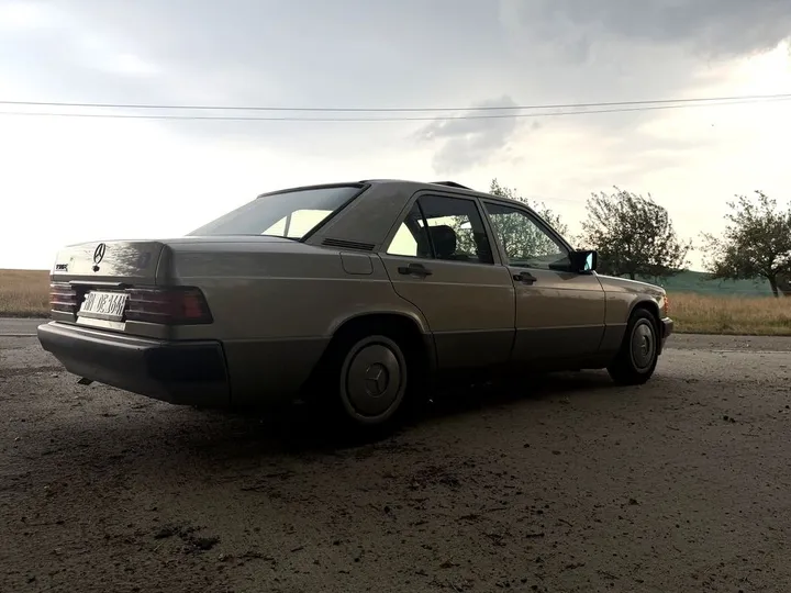 Mercedes-Benz 190