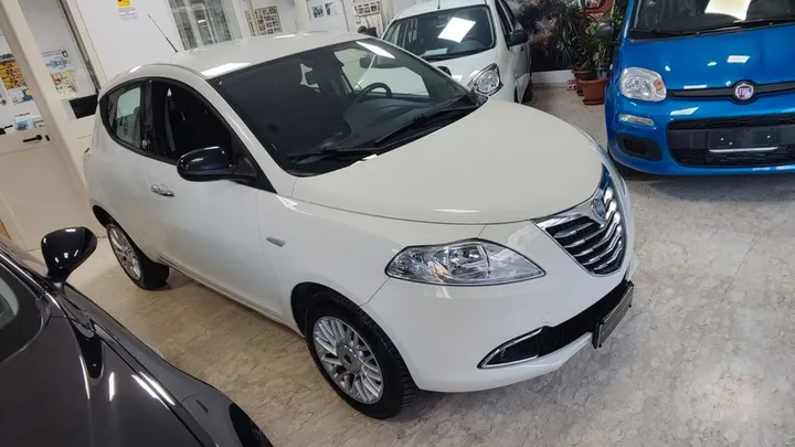 Lancia Ypsilon