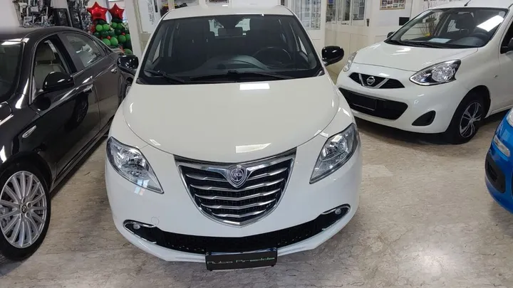 Lancia Ypsilon