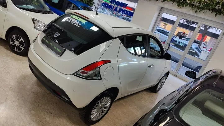 Lancia Ypsilon