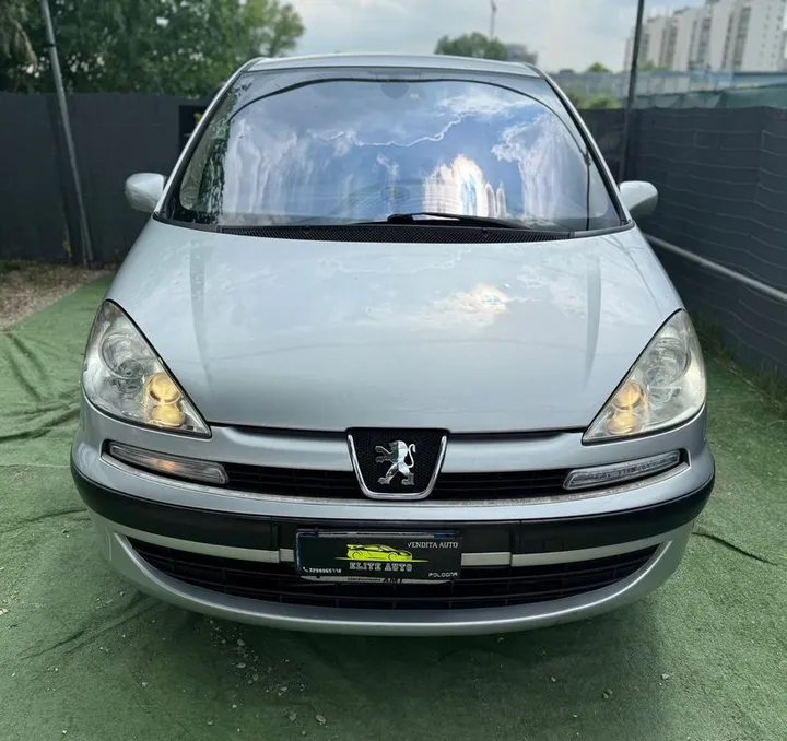 Peugeot 807