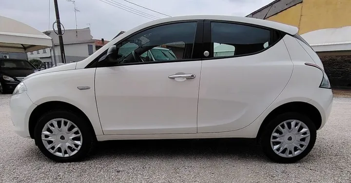 Lancia Ypsilon