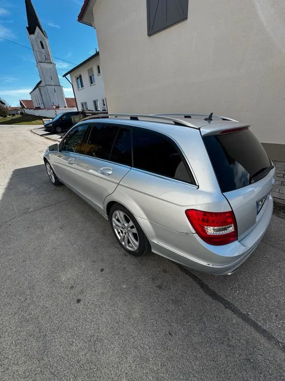 Mercedes-Benz C 220
