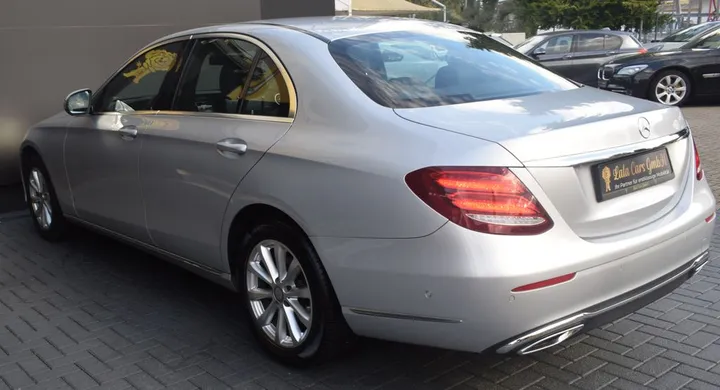 Mercedes-Benz E 200