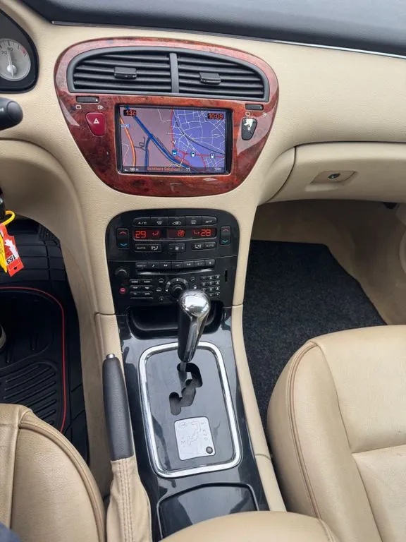 Peugeot 607