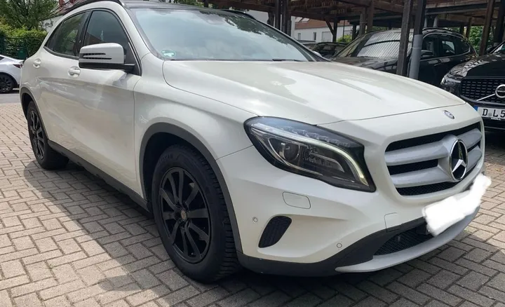 Mercedes-Benz GLA 200