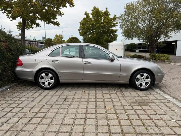 Mercedes-Benz E 320