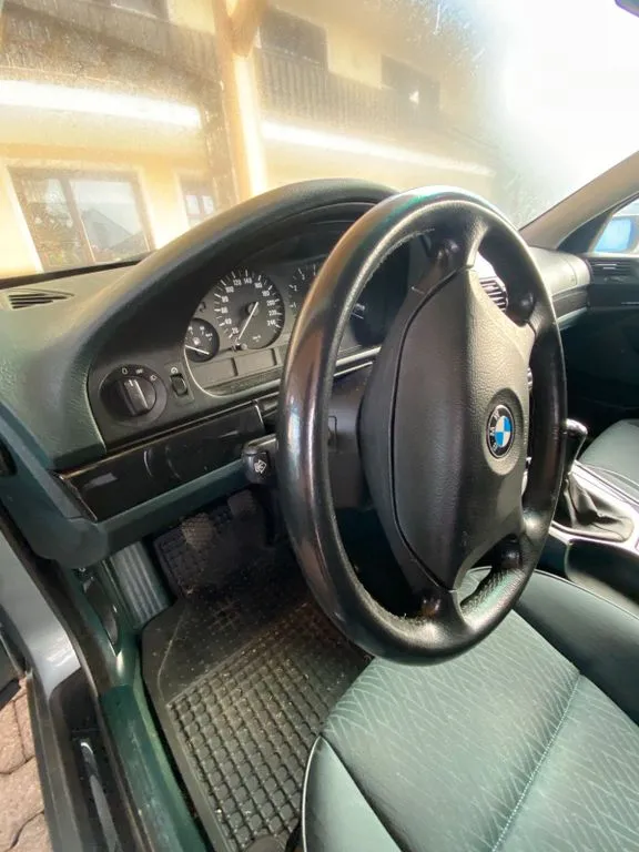 BMW 525