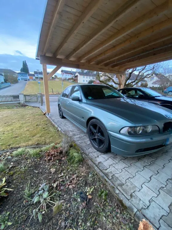 BMW 525