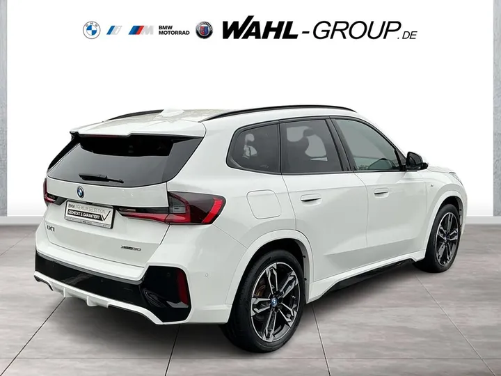 BMW iX1