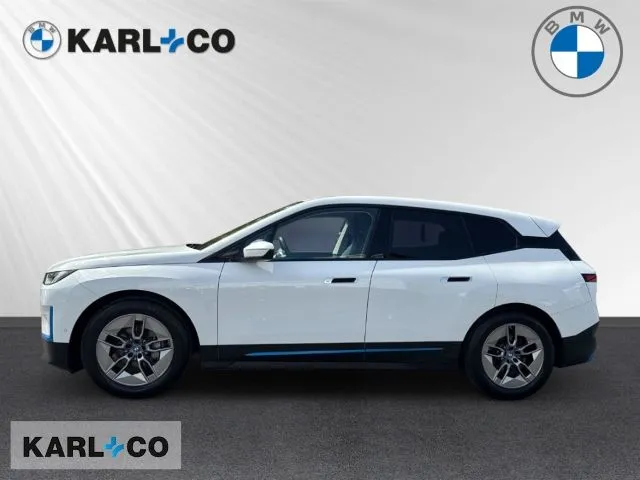 BMW iX
