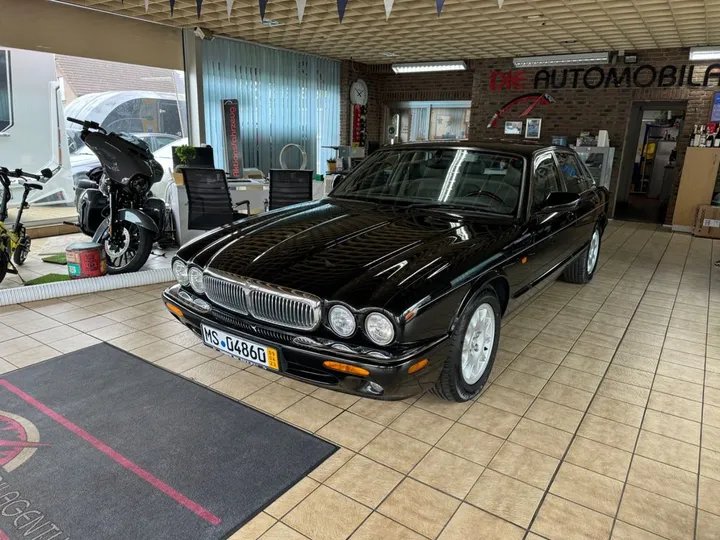 Jaguar XJ8