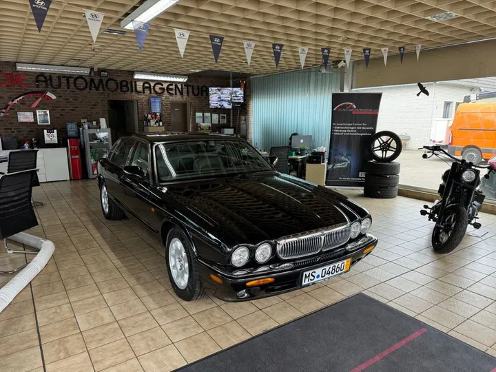 Jaguar XJ8
