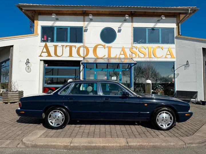 Jaguar XJ8