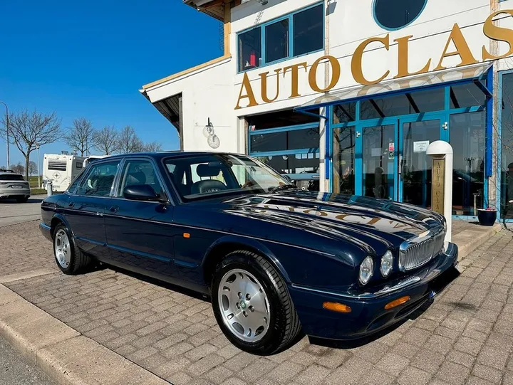 Jaguar XJ8