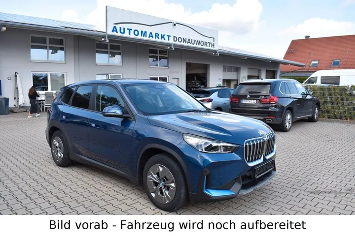 BMW iX1