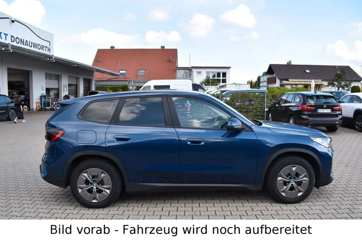 BMW iX1