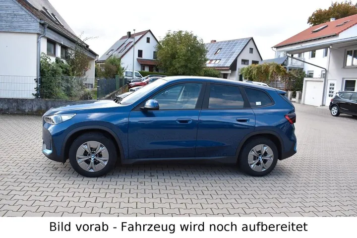 BMW iX1