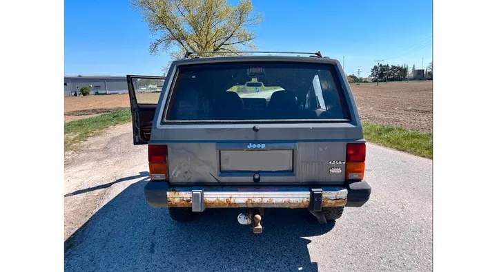 Jeep Cherokee