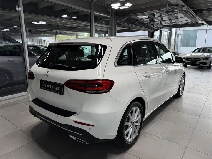 Mercedes-Benz B 200