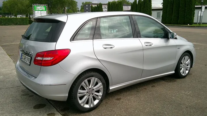 Mercedes-Benz B 200