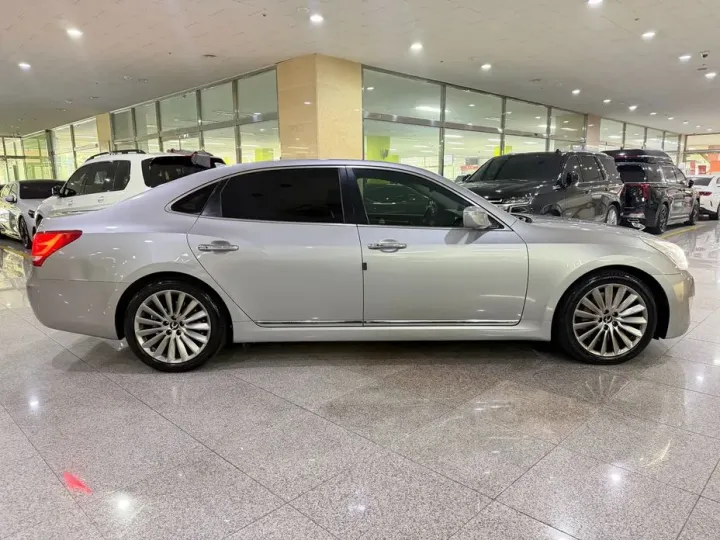 Hyundai Equus