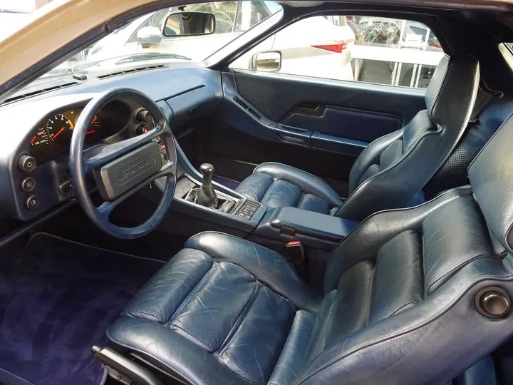 Porsche 928