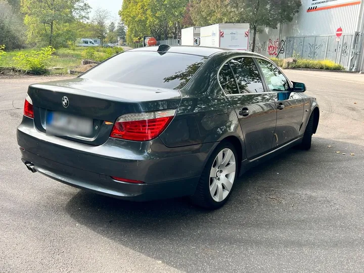 BMW 523