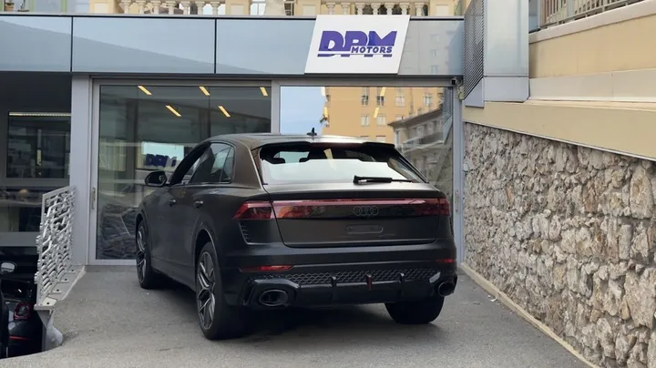 Audi RSQ8