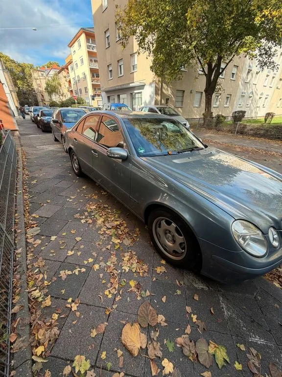 Mercedes-Benz E 200