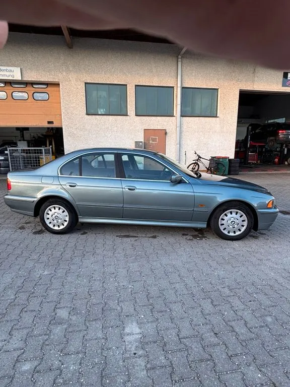 BMW 525