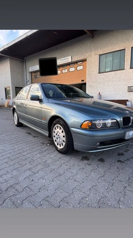 BMW 525
