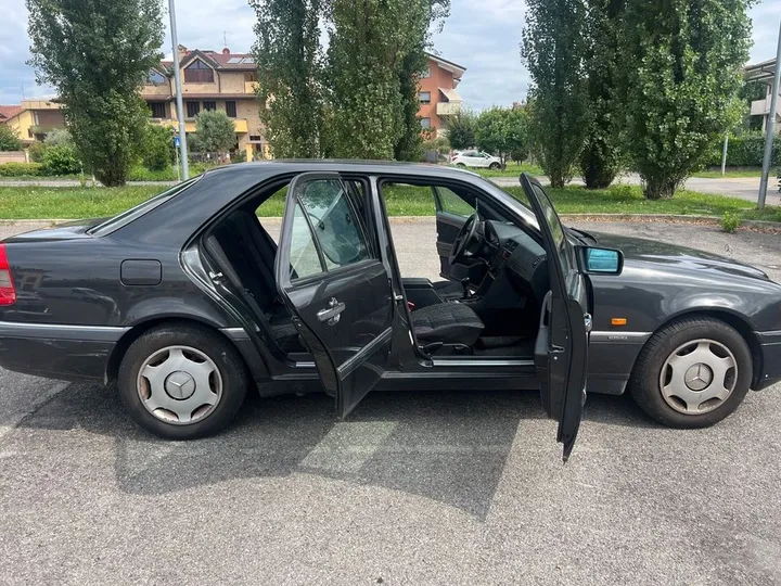Mercedes-Benz C 180