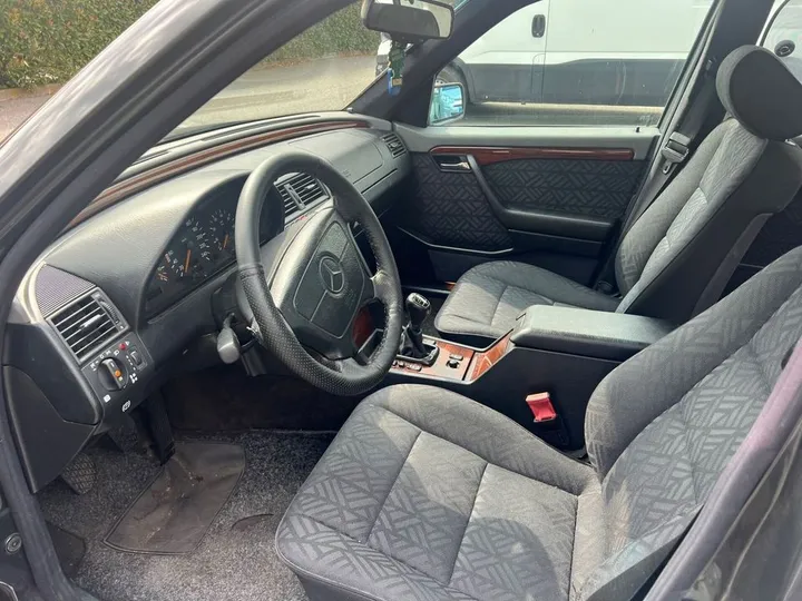 Mercedes-Benz C 180