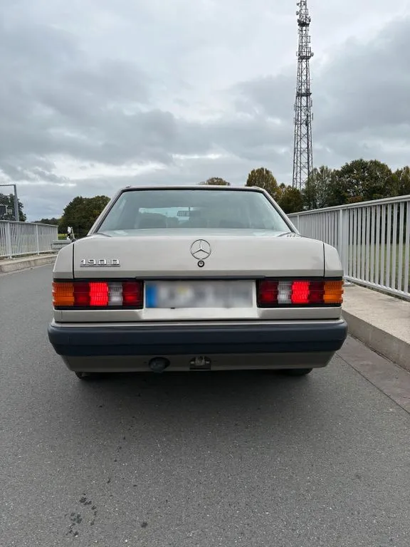 Mercedes-Benz 190