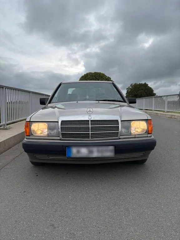 Mercedes-Benz 190