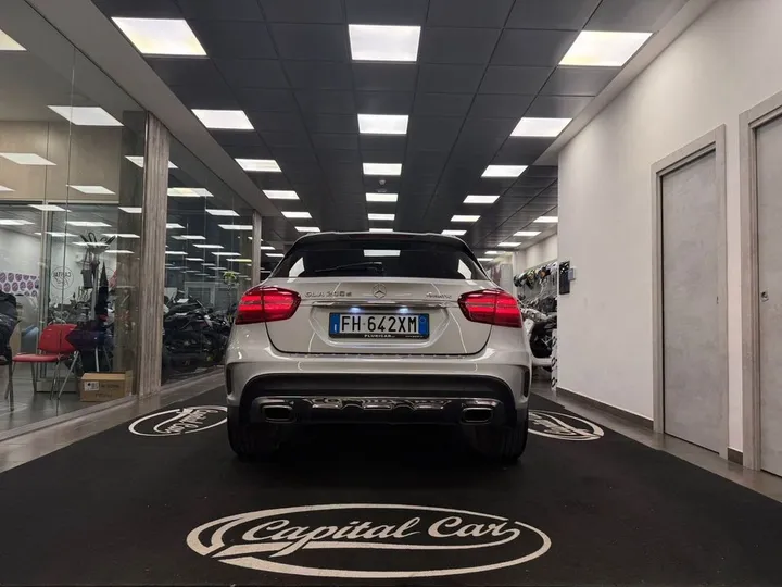 Mercedes-Benz GLA 200