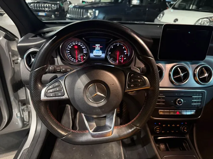 Mercedes-Benz GLA 200