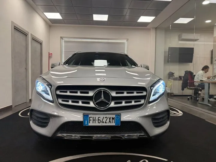 Mercedes-Benz GLA 200