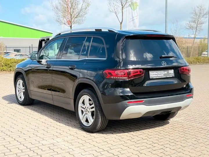 Mercedes-Benz GLB 180