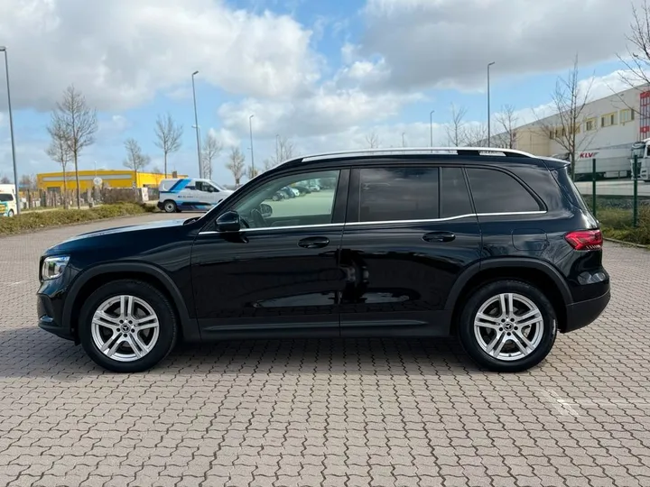 Mercedes-Benz GLB 180