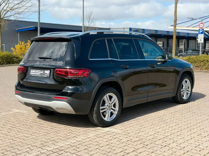 Mercedes-Benz GLB 180