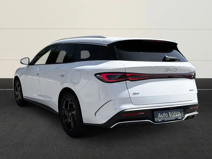 BYD SEAL 6
