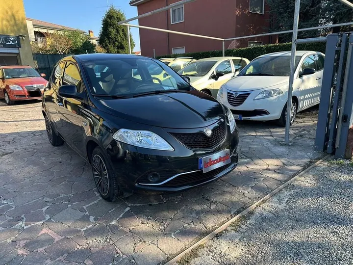 Lancia Ypsilon