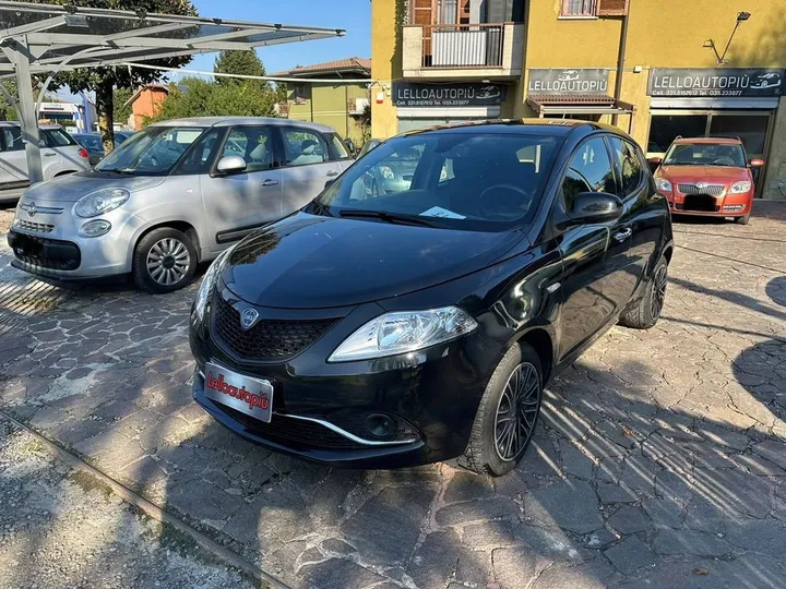 Lancia Ypsilon
