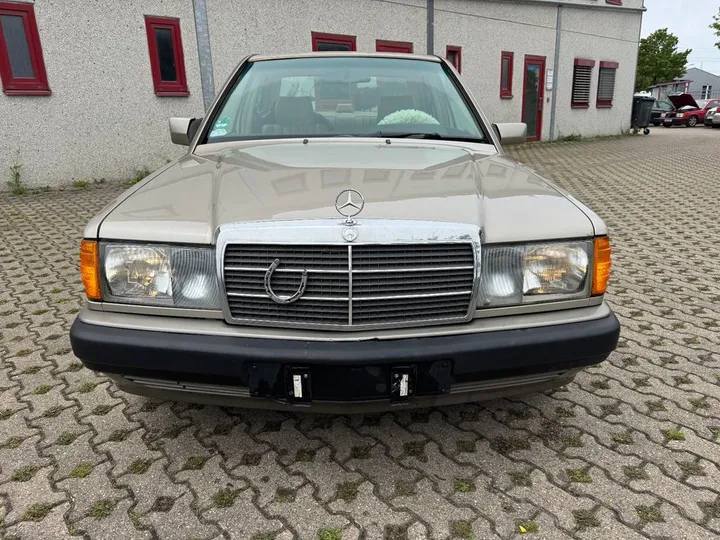 Mercedes-Benz 190