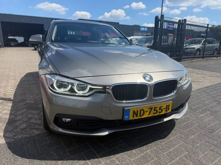 BMW 330