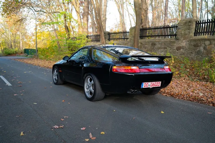 Porsche 928