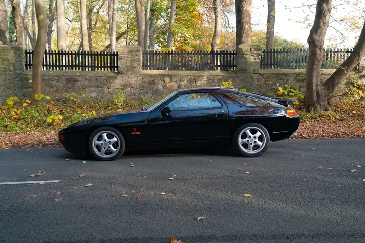 Porsche 928