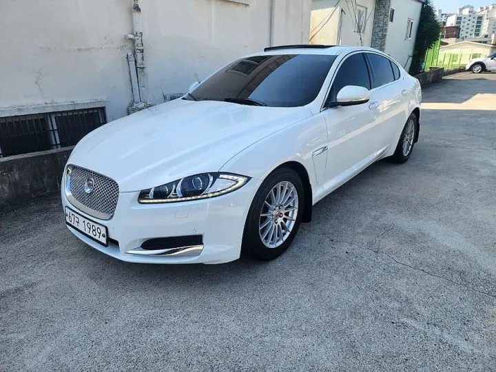 Jaguar XF
